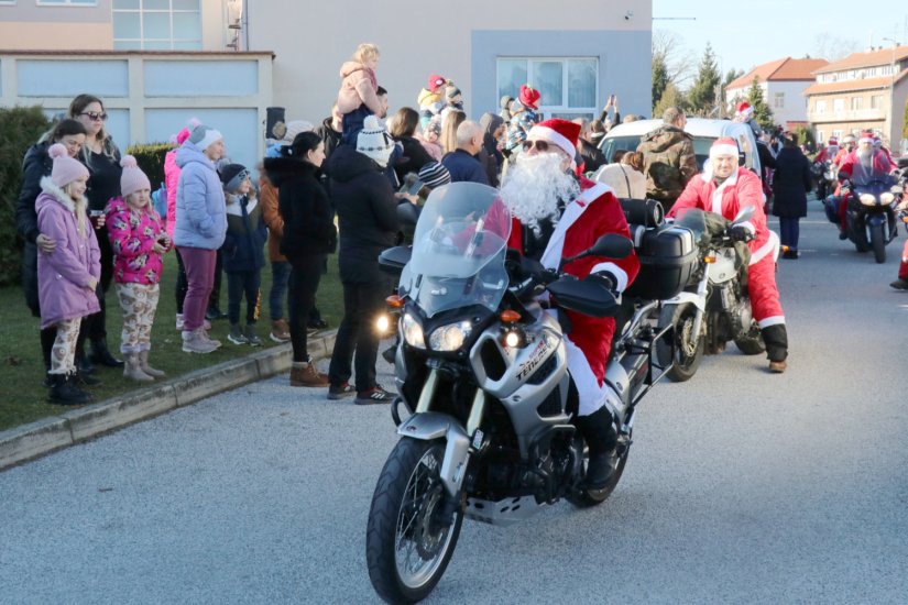 FOTO Moto Mrazovi darivali mališane u Lepoglavi