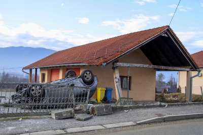 Zabio se u kuću, &quot;parkirao&quot; vozilo u dvorište i završio na krovu