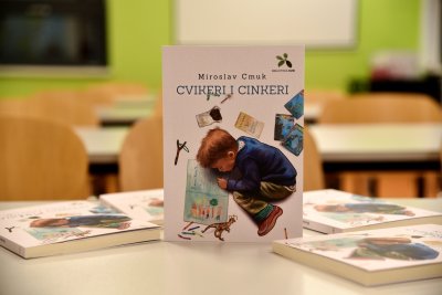 Za promociju romana &quot;Cvikeri i cinkeri&quot; Miroslava Cmuka načelnik Općine Maruševec VI. OŠ donirao pet primjeraka