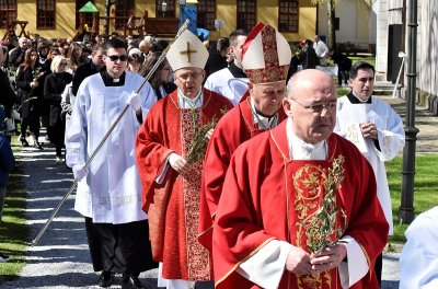 FOTO Brojni vjernici u procesiji povodom Cvjetnice