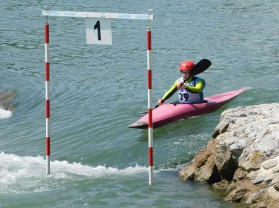 Leona Habek četvrta na Slovenskom pokalu u slalomu za mlađe kategorije u Celju