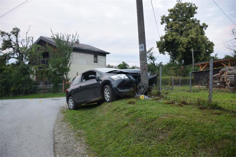 Vozač pod utjecajem alkohola udario u betonski stup električne mreže