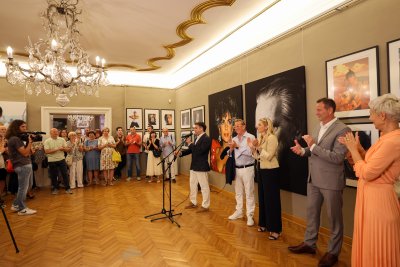 Kozmopolitski glamur u Varaždinu na izložbi fotografija autora Jadrana Lazića