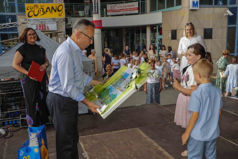 IVANEC Predškolci se od vrtića oprostili pjesmom, plesom i scenskim igrama
