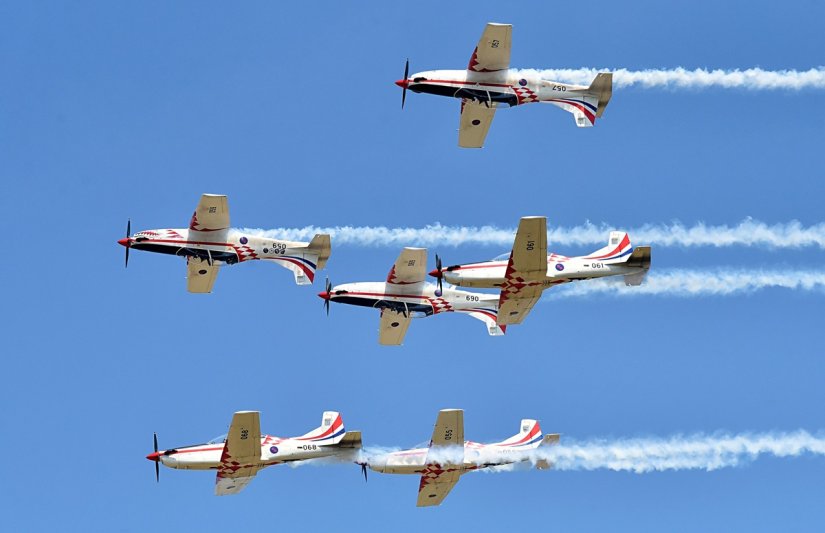 FOTO Uoči sutrašnjeg aeromitinga Rafali i Krila Oluje preletjeli varaždinskim nebom
