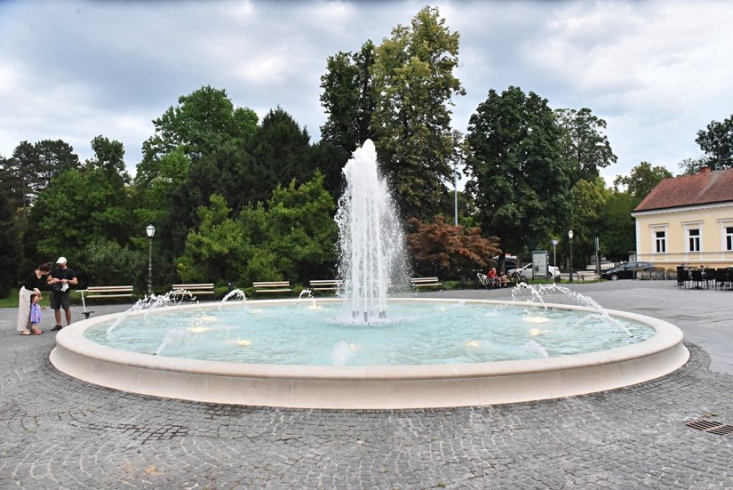 FOTO Fontana kod varaždinskog kazališta opet zasjala u punom sjaju