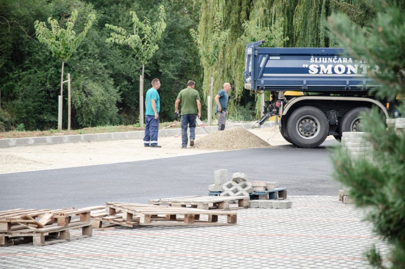 Pri kraju spojna cesta Kalnička - Židovski prolaz uz novouređeno parkiralište u Ludbregu