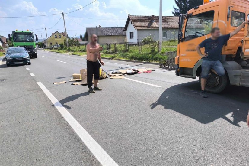 VIDEO Čudni prizor u Gredi: Polugoli muškarac stajao usred glavne ceste i ometao promet