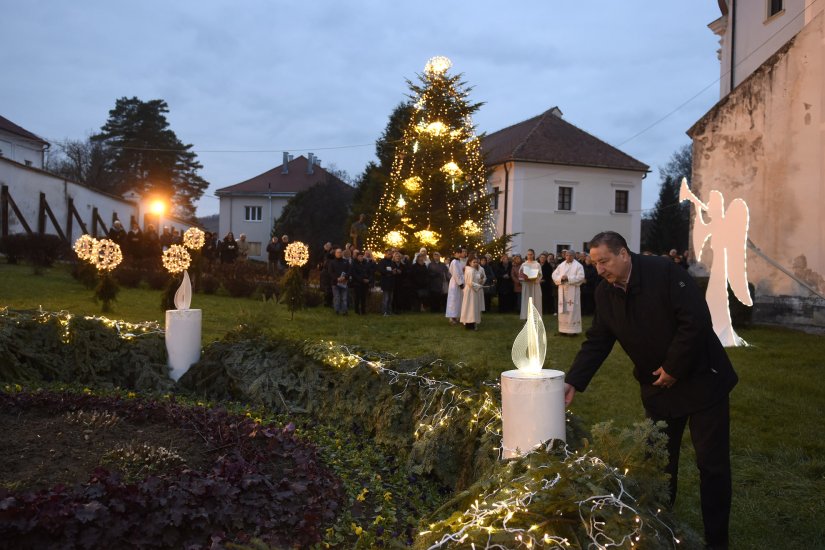 I u Lepoglavi svečano upaljena prva adventska svijeća