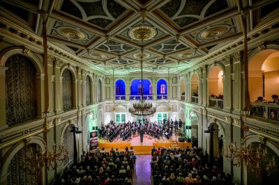 Ovacije za sjajnu izvedbu Varaždinskog tamburaškog orkestra, pridružio im se i vinički slavuj