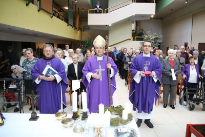 FOTO ​Biskup Radoš pohodio Dom za starije i nemoćne osobe Varaždin