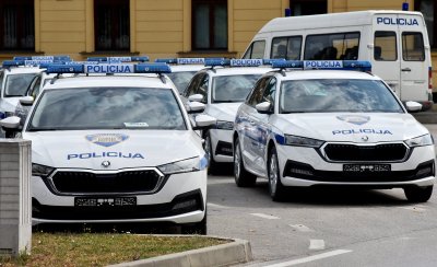 U vozilu imao marihuanu i kokain, a u stanu 320 g  „trave“ i 162 g amfetamina