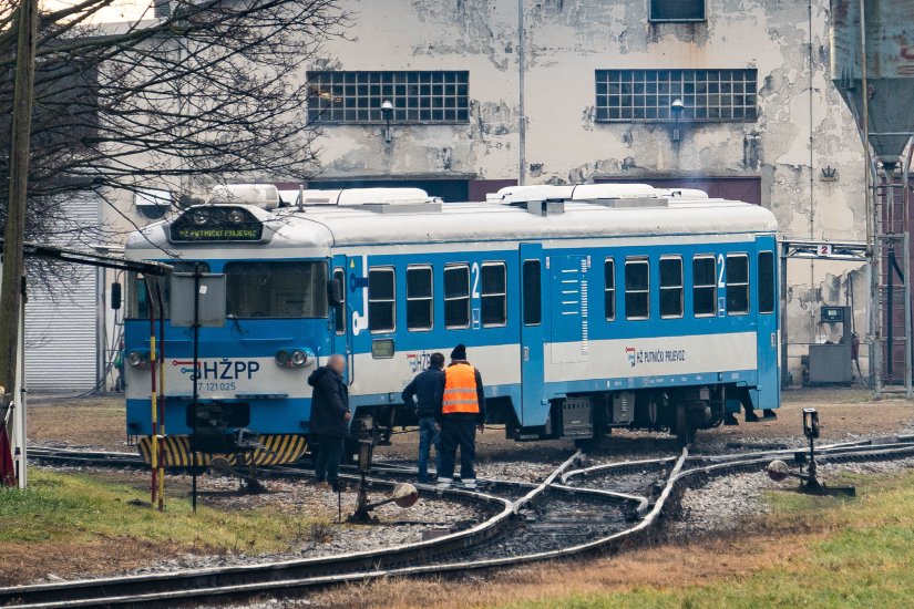 FOTO Prekinut željeznički promet kod Varaždina zbog iskliznuća vlaka