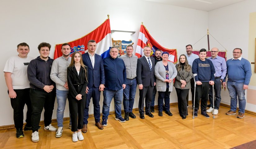 FOTO Uz Međunarodni dan obrazovanja prijem za mlade robotičare - osvajače medalja u kineskom Qungdaou i za njihove sponzore