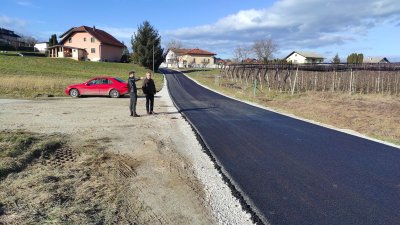 JEZERSKI PUT Završeni radovi na odvodnji i vodovodu; u tijeku asfaltiranje ceste od Zelenog dola do pilane