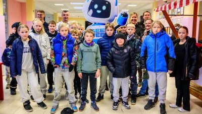 Geek Week 2025: Robotski sustav VEX IQ predstavljen u Osnovnoj školi Petrijanec