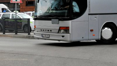 U nadzoru policija zaustavila 114 vozača kamiona i autobusa, polovica njih - u prekršaju