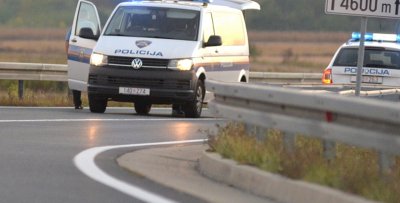 Pretjecala kamion pa sletjela s ceste, ozlijeđena u prevrtanju automobila