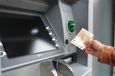 Pokušao je provaliti u bankomat, kada se upalio alarm