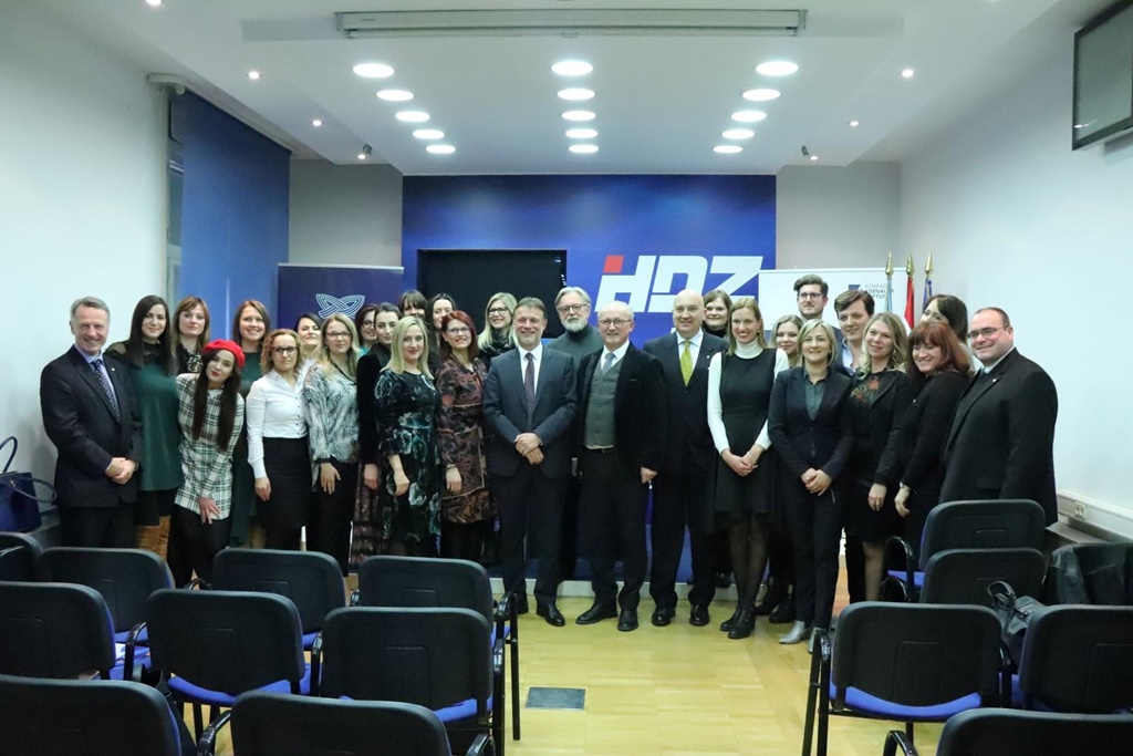 zene_u_politici_hdz_1.jpg