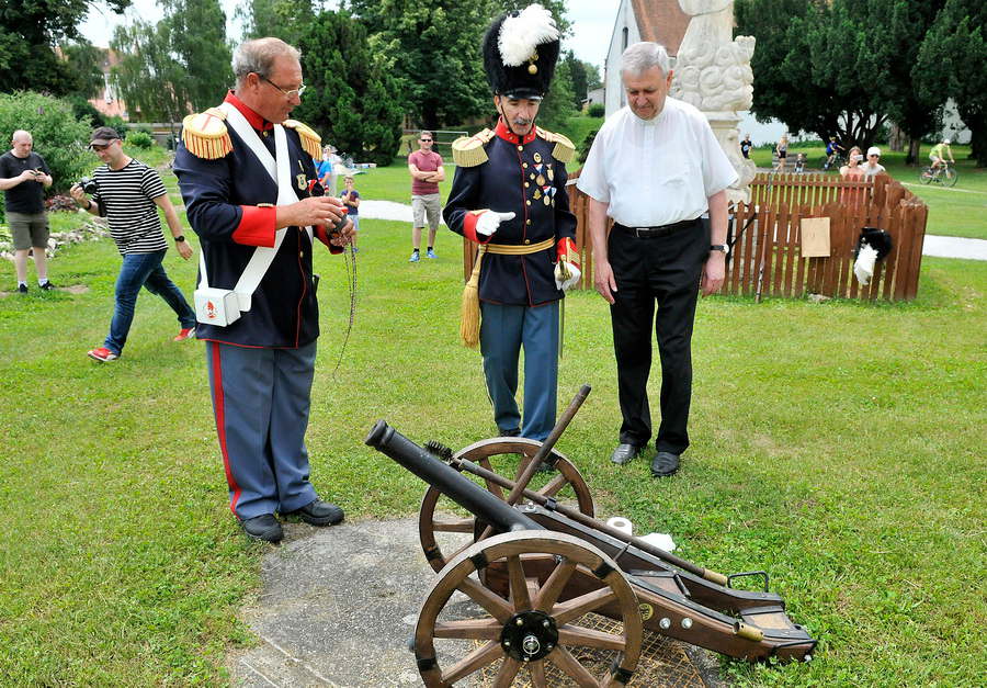 purgari_biskup_mrzljak_topnik_1.JPG